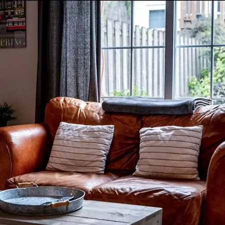 Downtown Studio In Leslieville With Hot Tub Hotel